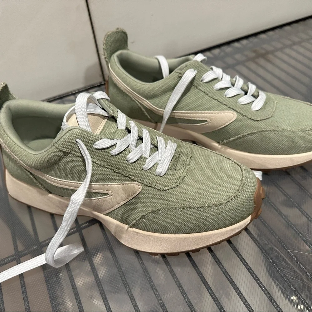 DV by Dolce Vita Green and Cream Sneakers